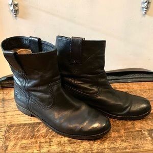Frye Anna Shortie 7.5 or 8 black leather